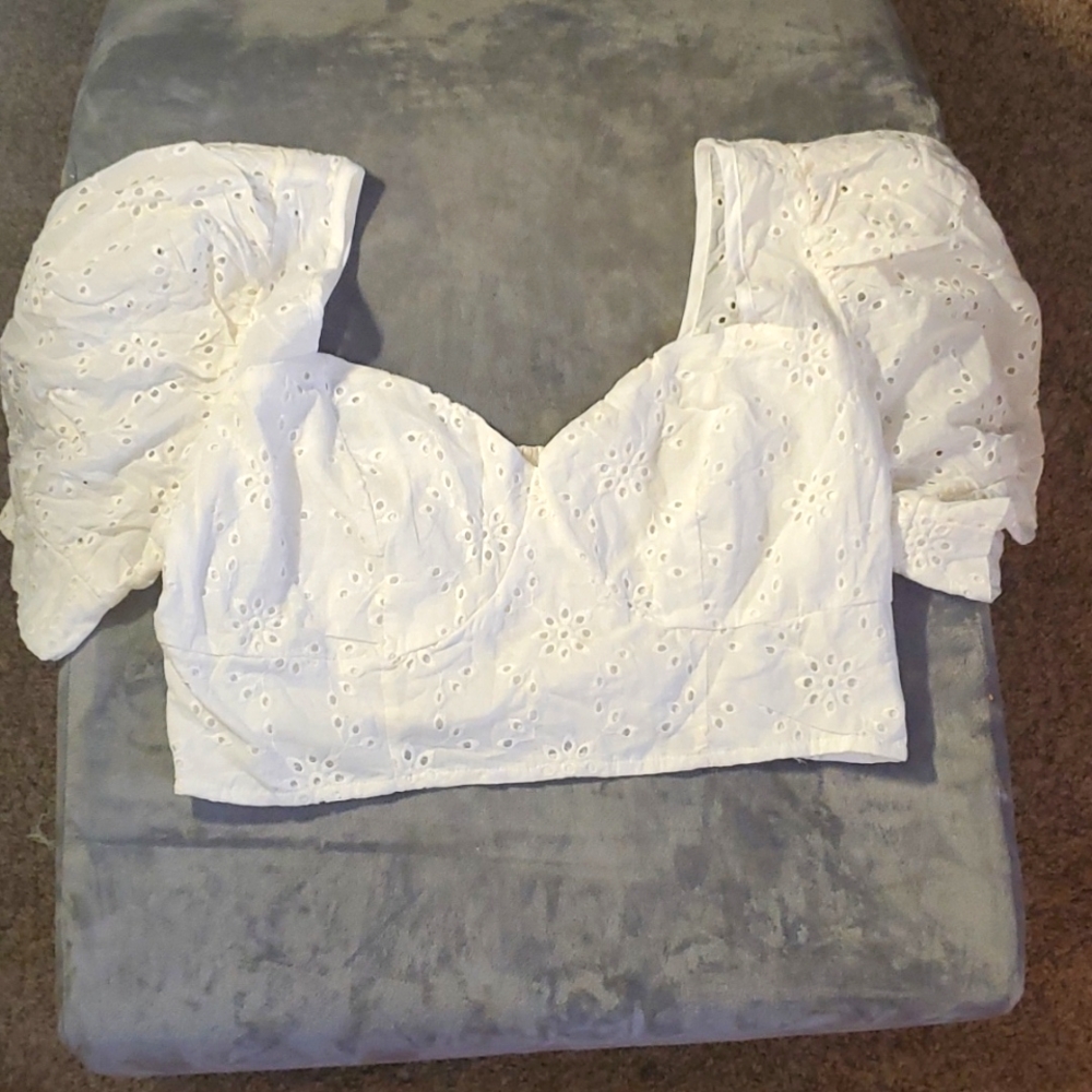 NWOT! Boho Eyelet Crop Top